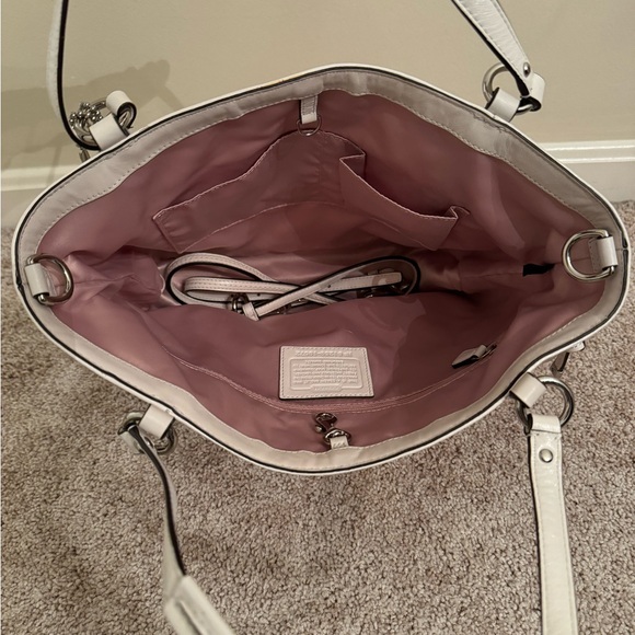 Coach Audrey Op Art Signature Cinched Pink - Picture 3 of 4